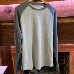 Under Armour, large men’s thermal long sleeve shirt “all season gear”